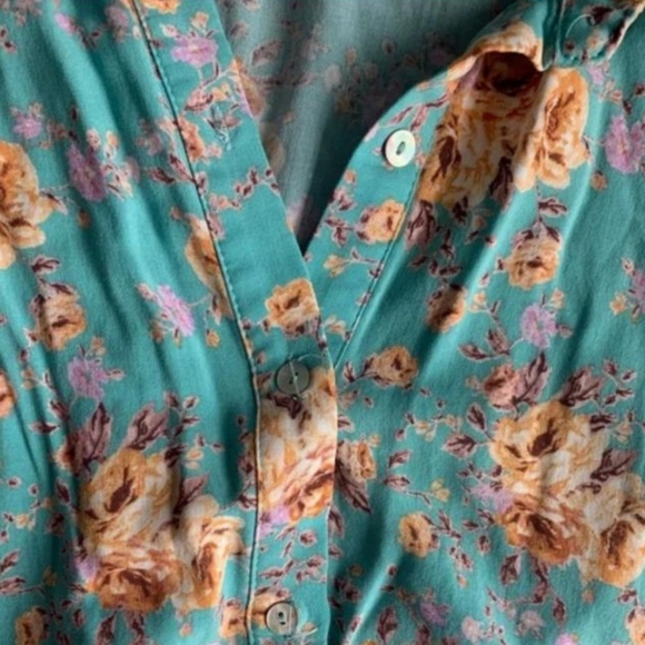 Luxology Floral Dress - Picture 2 of 8